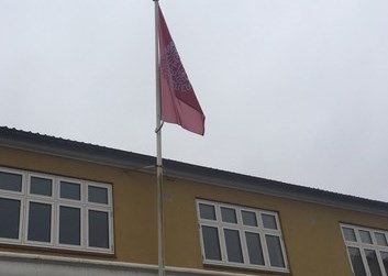 Nyt Flag Paa Laerernes Hus